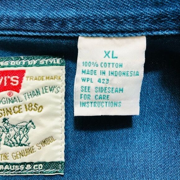 Vintage Levi's Denim Button Down Shirt - Picture 11 of 15